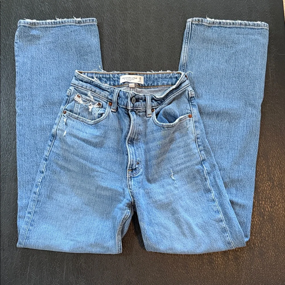 Abercrombie & Fitch The 90s Relaxed Jean High Rise Medium Rinse Size 25/0 SHORT - Picture 2 of 6